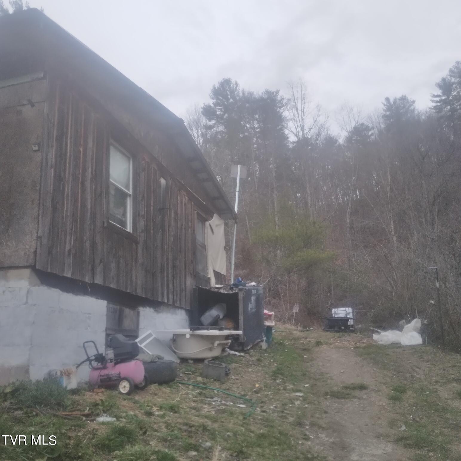 Bear Hollow Rd, Bristol, TN 37620