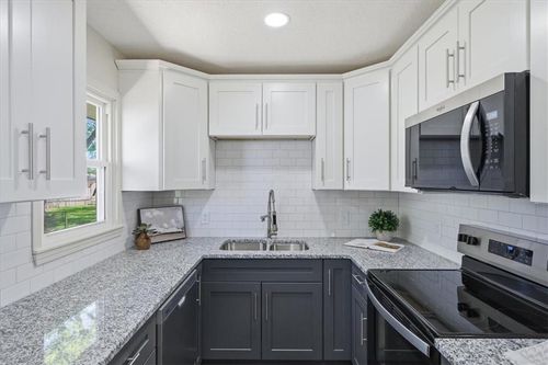 3105 Porter Rd, Independence, MO, 64055-2741 | Card Image