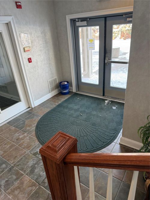 39168 Hayes Rd, Clinton Twp, MI, 48038-5717 | Card Image