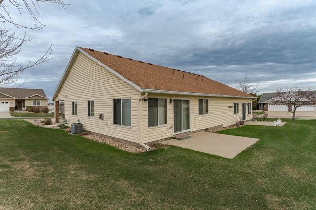 Back patio and yard. | Image 16