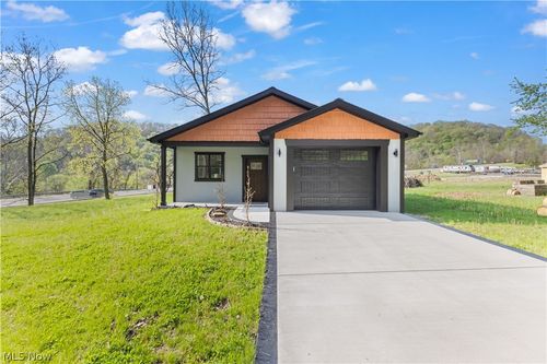 284 Central Ave, Weirton, WV, 26062-2116 | Card Image