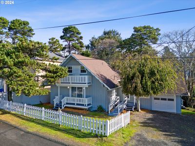 2290 Nw Jetty Ave, House other with 2 bedrooms, 2 bathrooms and 1 parking in LincolnCity OR | Image 2