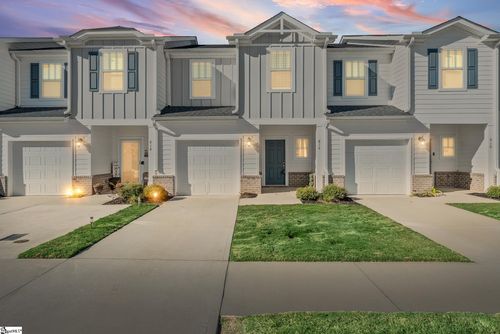 814 Thread Way, Greer, SC, 29651-3864 | Card Image