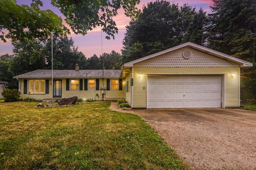 8015 Shaw Lake Rd, Middleville, MI, 49333-8546 | Card Image