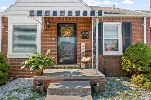 15610 Veronica Ave, Eastpointe, MI, 48021-3638 | Card Image