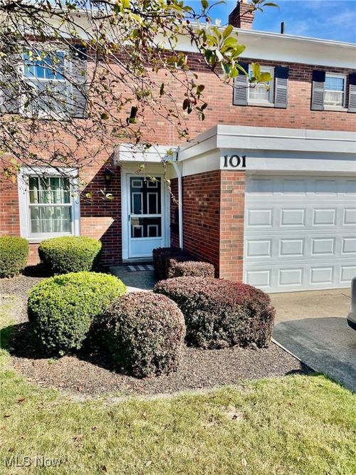 101 Chatham Way, Mayfield Heights, OH, 44124-2015 | Card Image