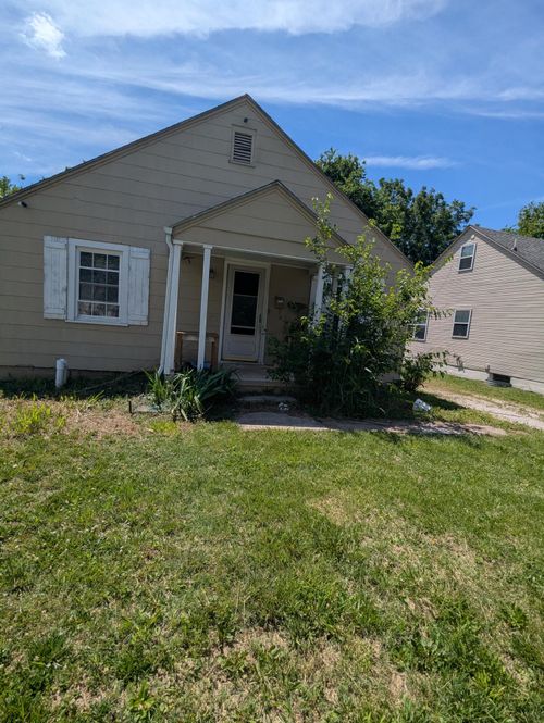 421 S West Ave, Springfield, MO, 65806-1454 | Card Image