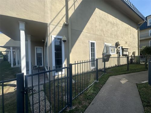 apt-106-921 Marine Dr, Galveston, TX, 77550-3245 | Card Image