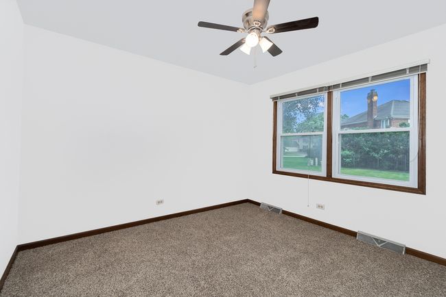 1280 W Bauer Rd, Home with 5 bedrooms, 3 bathrooms and 4 parking in Naperville IL | Image 19