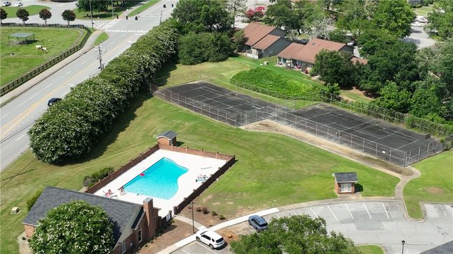 Pool and Tennis | Image 4