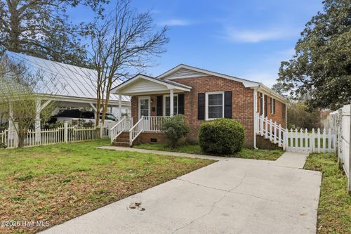 205 W Gale St, Edenton, NC, 27932-1817 | Card Image