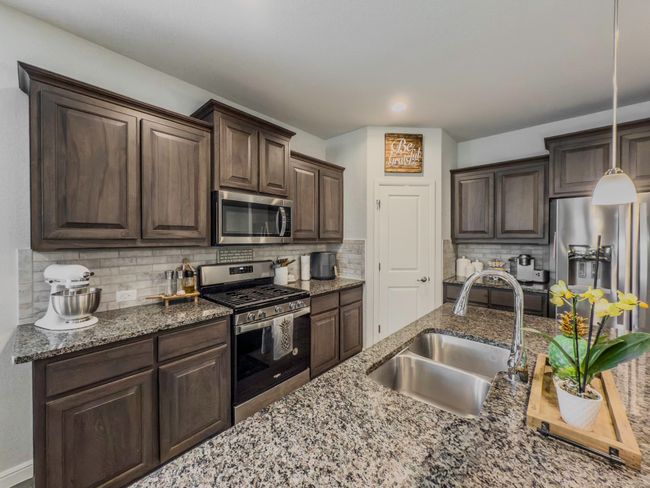 1005 Napier Way, House other with 3 bedrooms, 2 bathrooms and null parking in Justin TX | Image 10