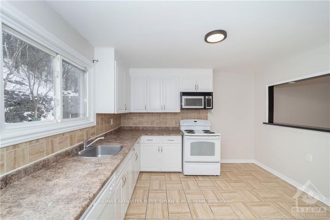 1514 A Lepage Ave, House attached with 3 bedrooms, 2 bathrooms and 2 parking in Ottawa ON | Image 8