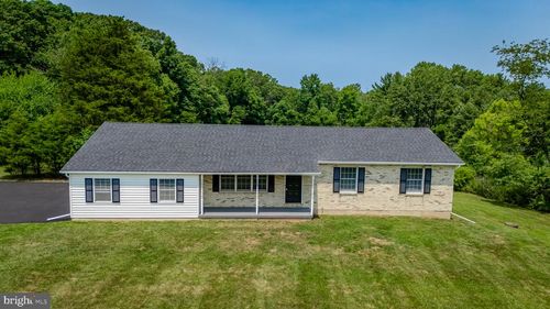1401 Flint Hill Rd, Coopersburg, PA, 18036-9689 | Card Image