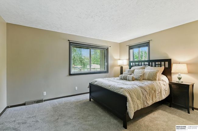 5604 S 92 Nd Plz, Townhouse with 3 bedrooms, 3 bathrooms and 2 parking in Omaha NE | Image 20
