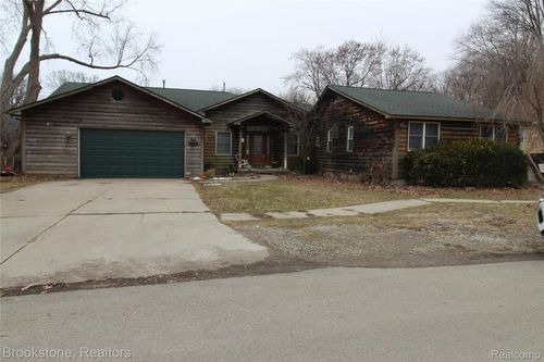 27796 Moran St, Harrison Township, MI, 48045-2929 | Card Image