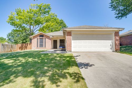 636 Cumberland Dr, Burleson, TX, 76028-7318 | Card Image