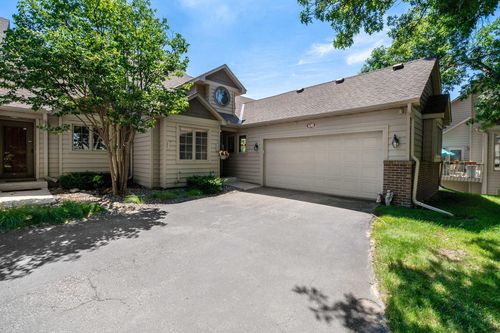 630 Sullivan Ln Ne, Columbia Heights, MN, 55421-1775 | Card Image