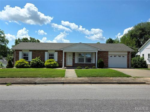 320 W 6th St, Washington, MO, 63090-2406 | Card Image
