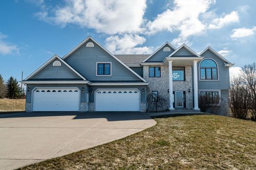 5290 Fawn Trl, Hartford, WI, 53027-8627 | Card Image