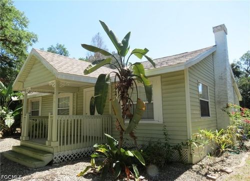 2704 2nd St, FORT MYERS, FL, 33916-2631 | Card Image
