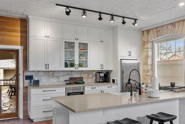 125 W San Antonio St, Home with 2 bedrooms, 3 bathrooms and 2 parking in Fredericksburg TX | Image 31