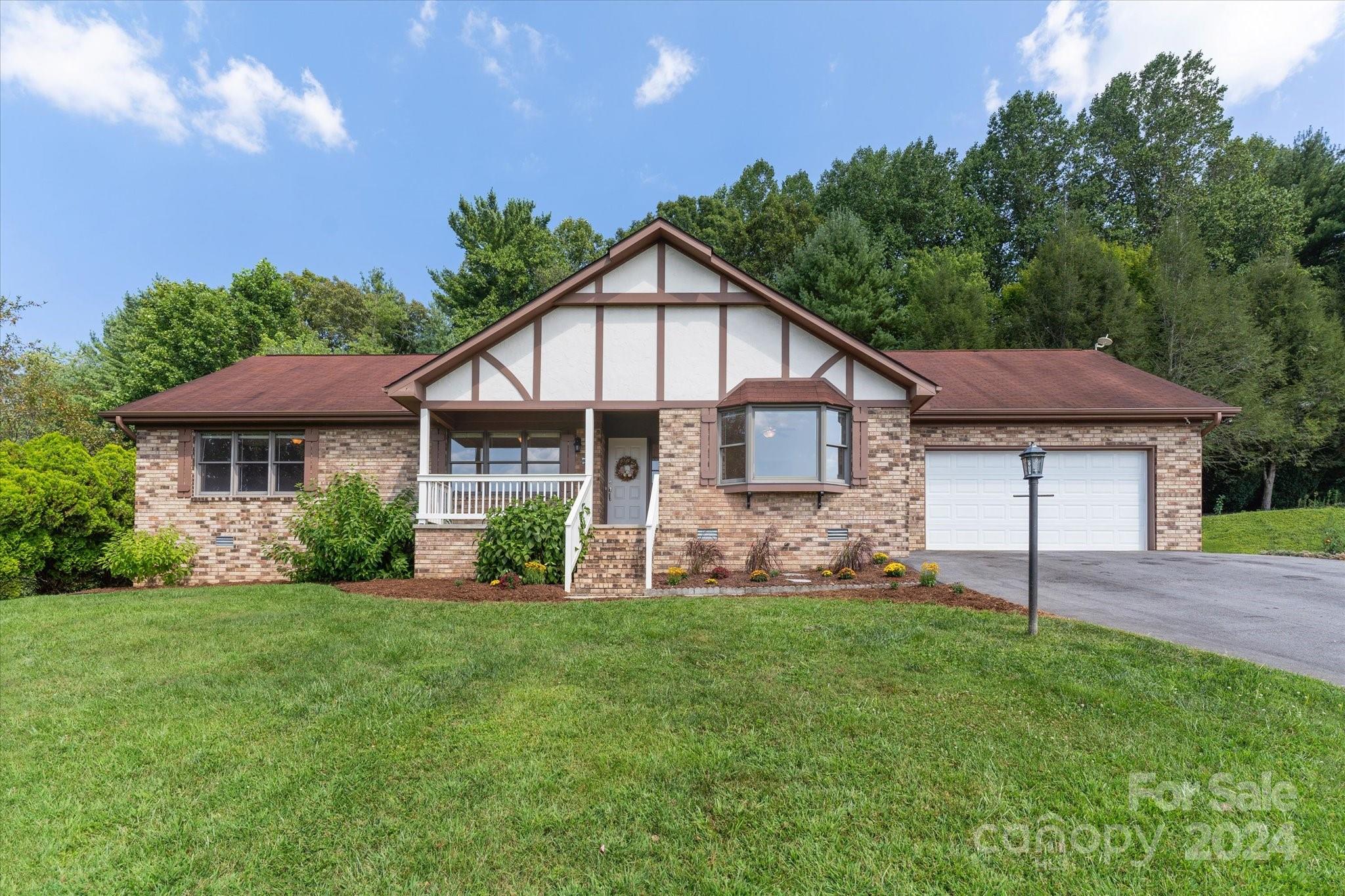 Mountain Valley Dr, Hendersonville, NC 28739
