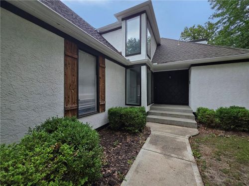 11695 Bradshaw St, Overland Park, KS, 66210-1343 | Card Image