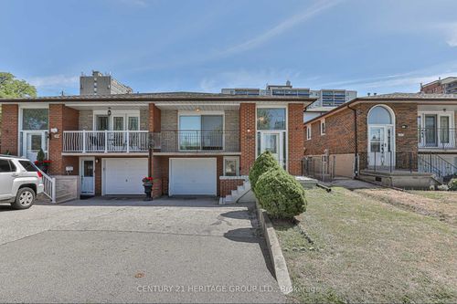 107 Hazelnut Cres, North York, ON, M2J4W4 | Card Image