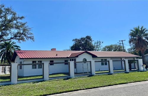 2005 Bay Ave, Rockport, TX, 78382-3403 | Card Image