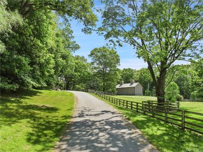 454 Succabone Road, House other with 6 bedrooms, 7 bathrooms and null parking in Bedford NY | Image 2