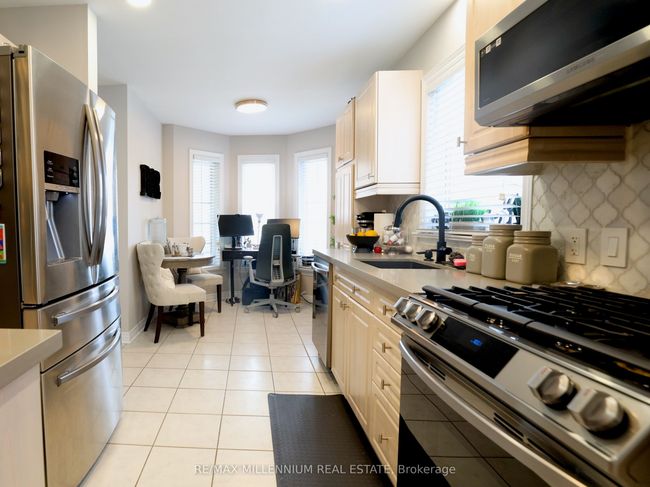 695 Poplar Rd, House other with 2 bedrooms, 4 bathrooms and 2 parking in Milton ON | Image 12