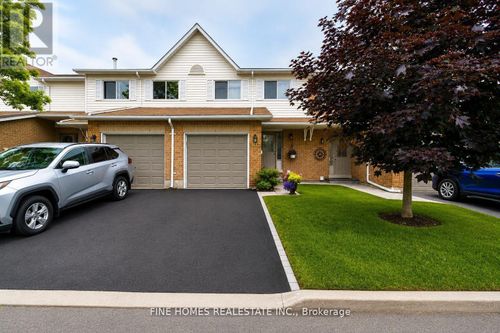 302 Maciver Blvd, Newmarket, ON, L3X1Y4 | Card Image