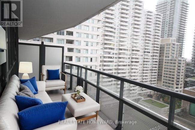1108 - 11 Lillian St, Condo with 2 bedrooms, 2 bathrooms and null parking in Toronto ON | Image 8
