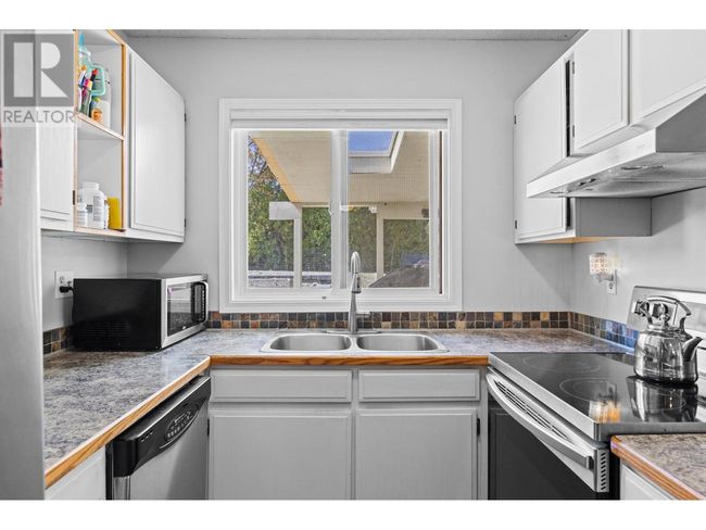 2431 Bering Rd, Home with 2 bedrooms, 1 bathrooms and 5 parking in West Kelowna BC | Image 12