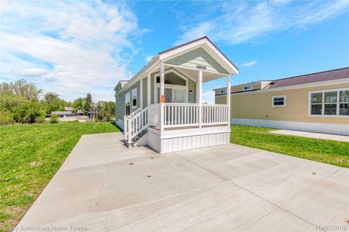 lot-8-2301 Water St, Port Huron, MI, 48060-2427 | Card Image
