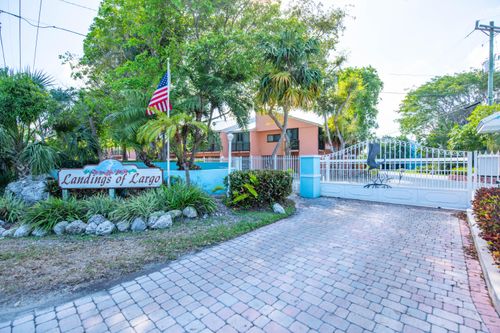 9867 Leeward Ave, Key Largo, FL, 33037-2374 | Card Image