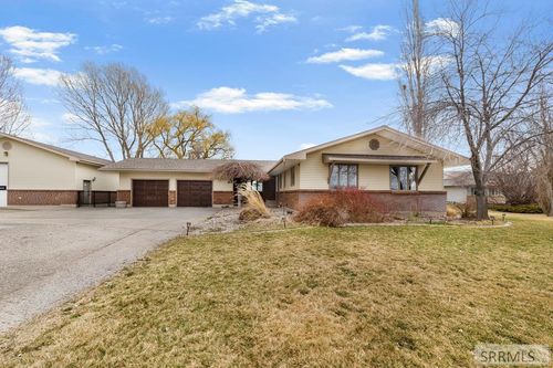 12433 S 1st E, Idaho Falls, ID, 83404-7811 | Card Image
