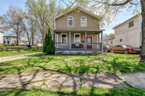 37 S Cedar St, Geneva, OH, 44041-1369 | Card Image