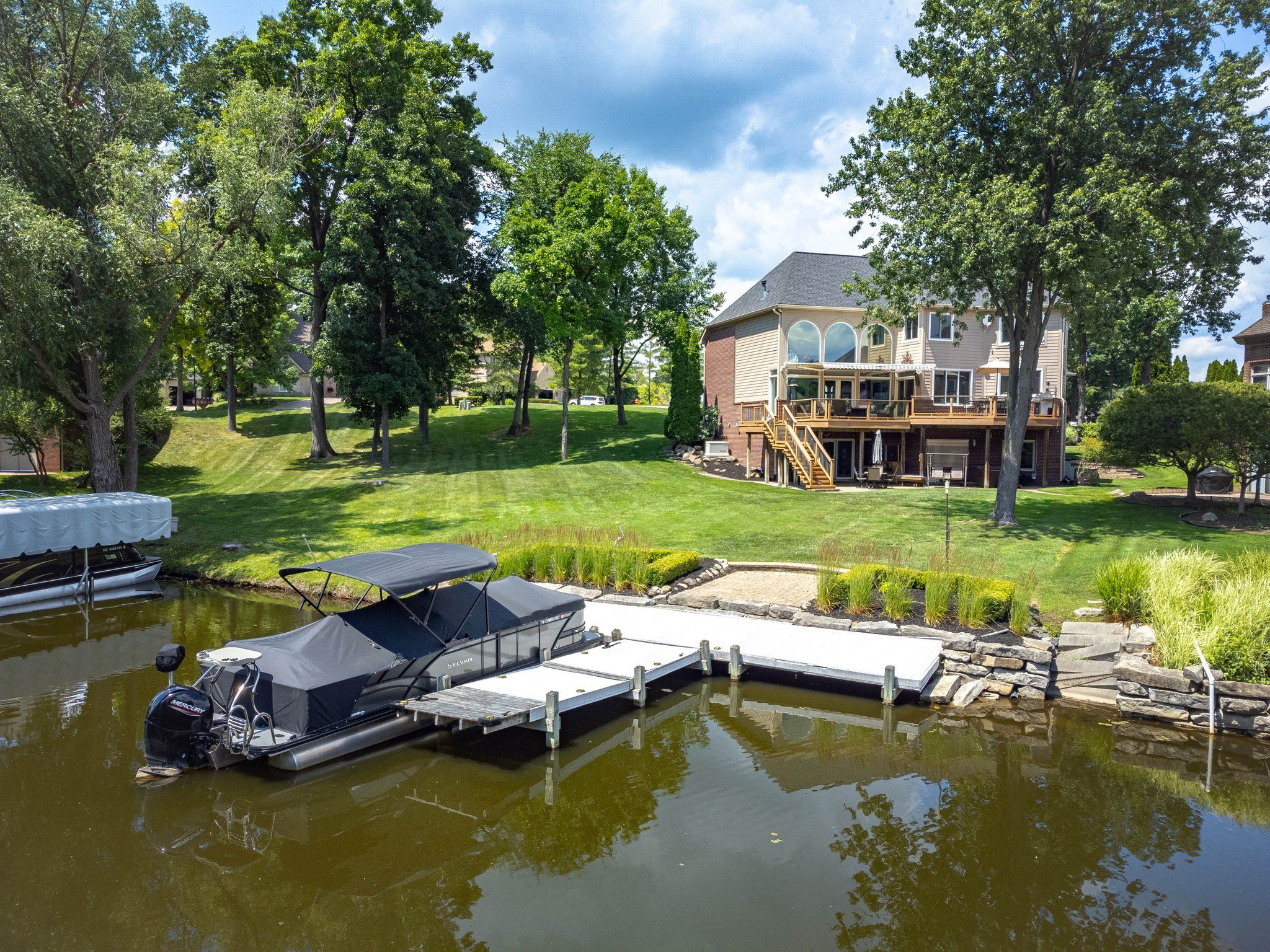 Island View Dr, Waterford, MI 48328
