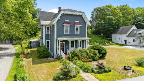 37 Park St, Newport, NH, 03773-1412 | Card Image