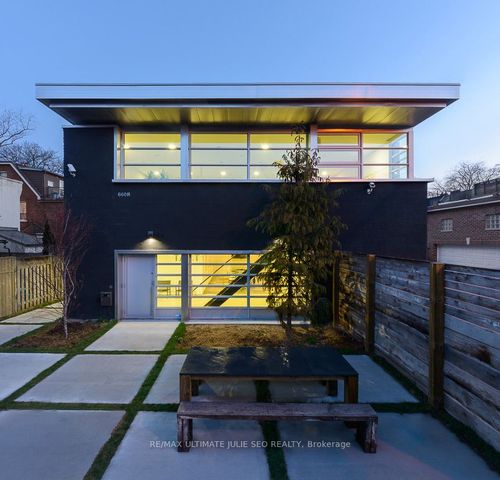 660R College St, Toronto, ON, M6G1B8 | Card Image