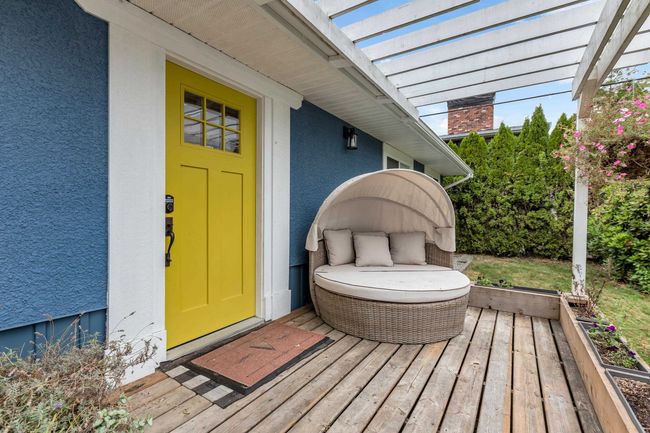 12033 261 St, House other with 4 bedrooms, 3 bathrooms and 8 parking in Maple Ridge BC | Image 5