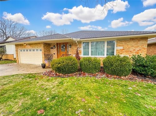 6408 Fordham Dr, Parma, OH, 44129-5242 | Card Image