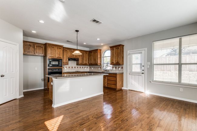 2705 White Rock Dr, House other with 3 bedrooms, 2 bathrooms and null parking in Fort Worth TX | Image 4