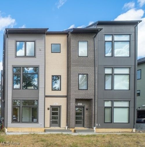 53-3611 Bailey Ave, Cleveland, OH, 44113-3924 | Card Image