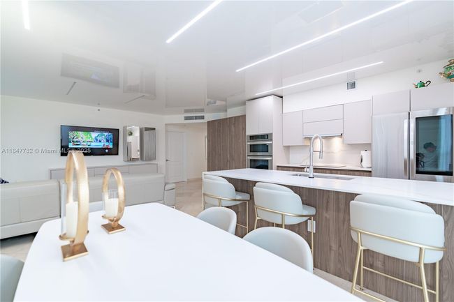 APT-508 - 17555 Atlantic Blvd, Condo with 3 bedrooms, 2 bathrooms and null parking in Sunny Isles Beach FL | Image 4