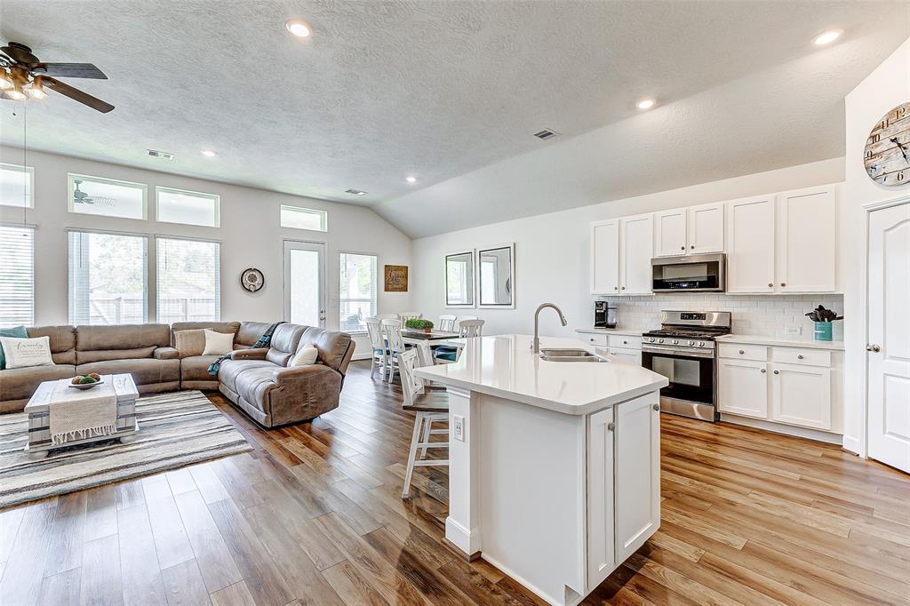 Cimarron Falls Ct, Magnolia, TX 77354