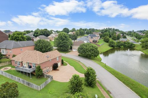 103 Fieldcrest Dr, Hendersonville, TN, 37075-7000 | Card Image