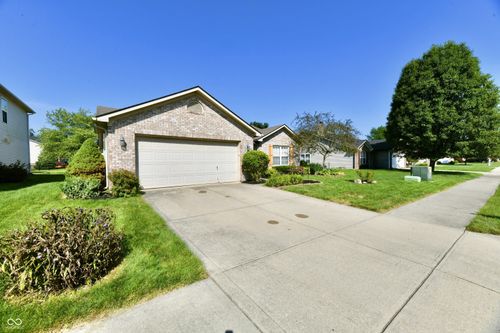 7074 N Lyndhurst Xing, McCordsville, IN, 46055-6103 | Card Image